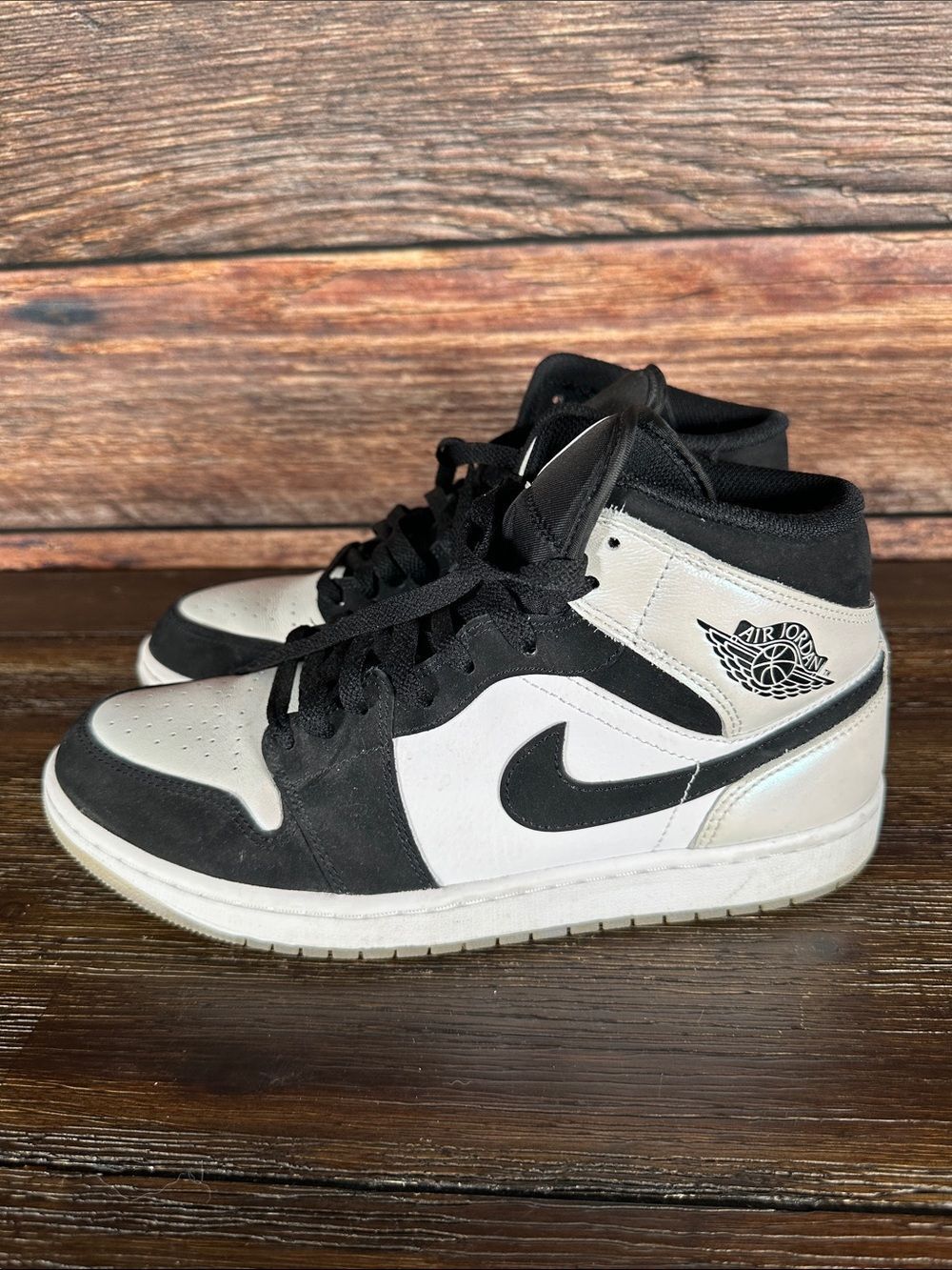 Nike Air Jordan 1 Mid SE 'Diamond' sneakers in black and Pearl white. - Picture 3 of 9